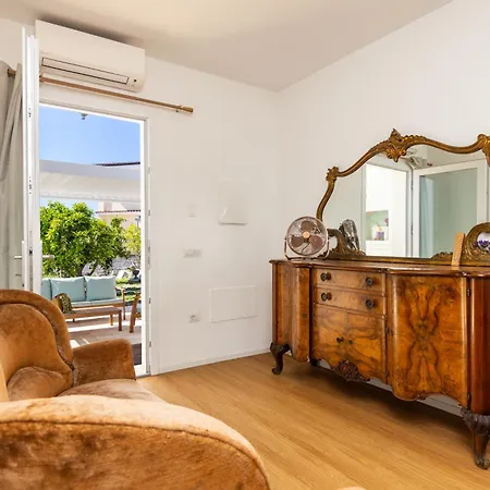 With Private Veranda And Garden 1 Km From Porto Frailis Beach, 아르바탁스